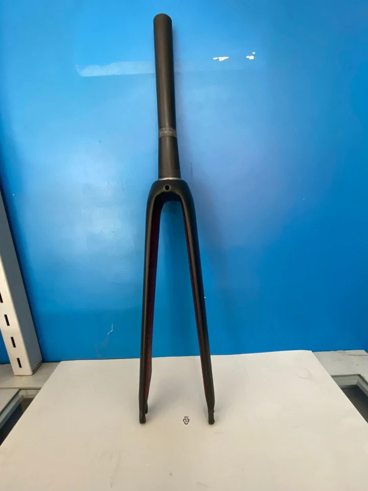 FORCELLA ROAD FULL CARBON  CANOTTO CONICO 1.1/8" - 1.1/2" USATA - Immagine 1 di 4