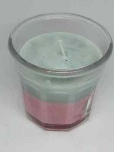Eucalyptus and Cranberry Candle - Picture 1 of 2