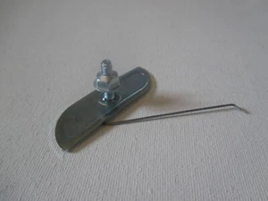 UNIVERSAL SPRING TYPE MOULDING CLIPS 2 17/32" x 11/16" CHEV HOLDEN FORD TRIM - Imagen 1 de 2