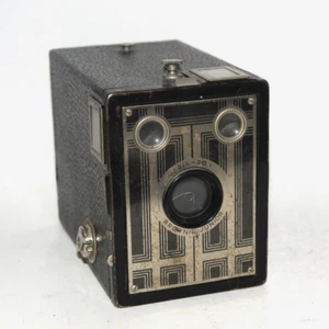 Kodak Brownie Junior Six-20 Box Camera - Picture 1 of 5