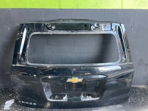 2021 2022 CHEVROLET TAHOE/SUBURBAN TAILGATE OEM USED - Picture 1 of 10