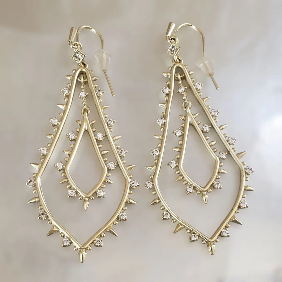 Pendientes colgantes Kendra Scott Alice enchapados en oro de 14 quilates de latón con tachuelas circonita cúbica Foto 1 de 4