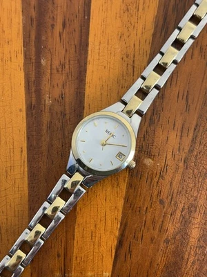 Relic Watch Women Gold Silver Tone White Dial Dainty Date 20mm New Battery - Image 1 of 4