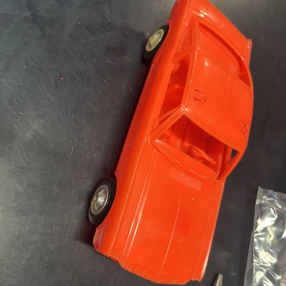 Coche de juguete rojo plástico vintage 1965/1966 jefe de bomberos Ford Mustang sin calcomanías Foto 1 de 4