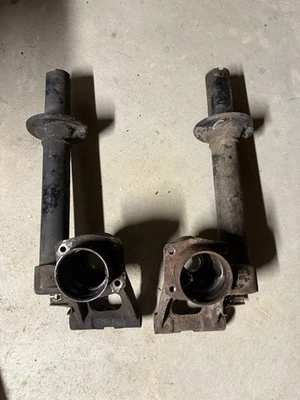 Datsun 240Z Rear strut knuckle set - Image 1 of 4