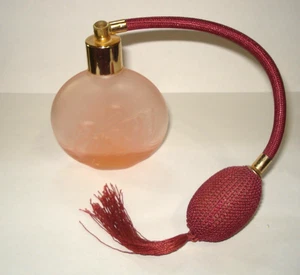 Vintage  Enesco Frosted Glass Swans Perfume Bottle W/ Maroon Atomizer Bulb Taiwa - Picture 1 of 3