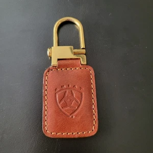 Llavero Ariat cosido en relieve cuero marrón logotipo llavero  - Imagen 1 de 5