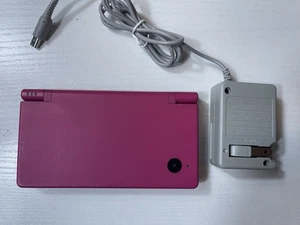 Nintendo DSI Pink - Picture 1 of 3