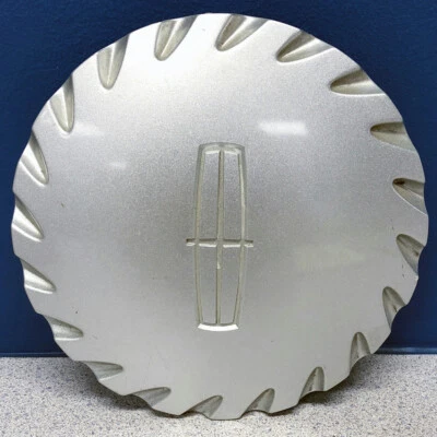 UNO 1993-1994 Lincoln Mark VIII # 3044L lado izquierdo tapa central plateada F3LC1A096FA Foto 1 de 4