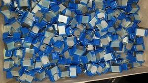 ¡50 un. TAPAS DE PELÍCULA APILADAS SIEMENS 0,68UF 680nF 100V 10% GAMA ALTA PARA AUDIO TDA1541! - Imagen 1 de 3