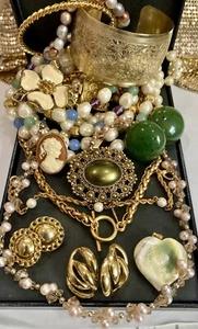 Lotto bigiotteria costume vintage Estate! MONET, TRIFARI e altro ancora! - Foto 1 di 4