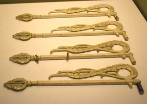4 aste per tende vintage antiche in ghisa Art Deco Nouveau vittoriane braccio oscillante - Foto 1 di 6