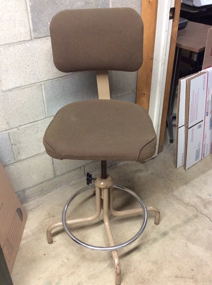 "Taburete industrial vintage de metal/tela con riel de pie ajuste de 20"" a 27"" - muy bueno" Foto 1 de 4