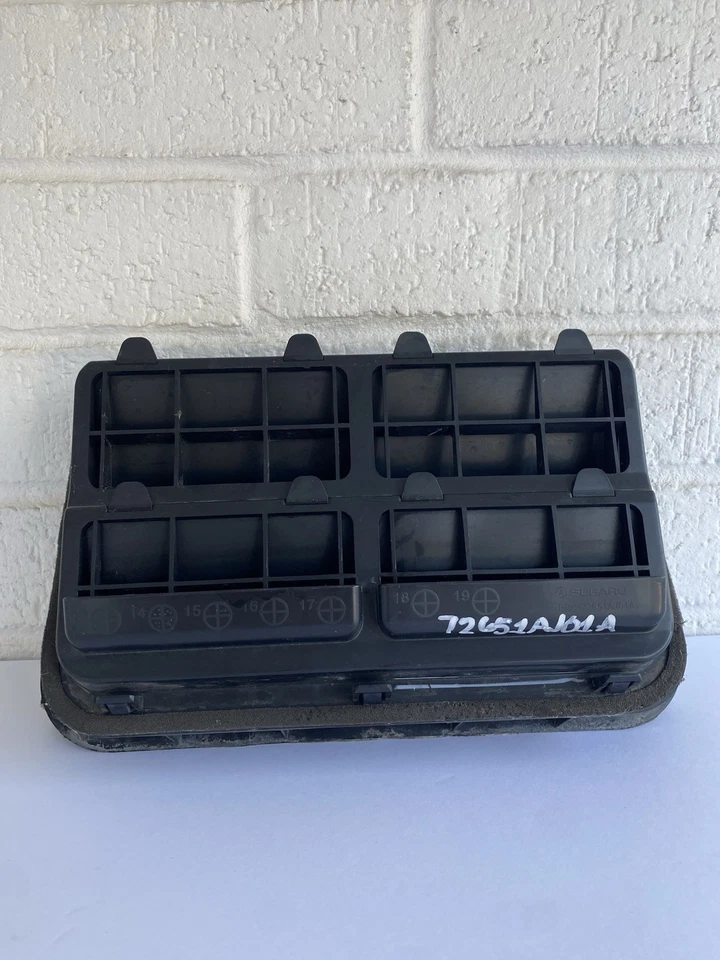 2015-2019 SUBARU OUTBACK LEFT OR RIGHT REAR CARGO AREA TRUNK VENT GRILLE OEM - Image 1 of 4