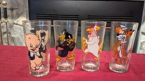 Warner Brothers 1973 Set Of 4 Cartoon Glasses - Picture 1 of 5