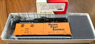 Intermountain HO Kit Amarillo RR Museum R40-25 Reefer PFE Billboard #2360 NY - Image 1 of 4