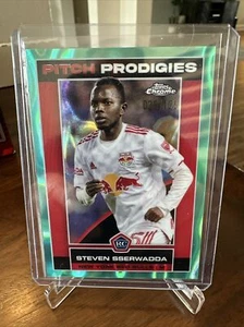 2023 Topps Cromo MLS STEVEN SSERWADDA PITCH PRODIGIES AQUA LAVA 038/125 #32 - Imagen 1 de 3