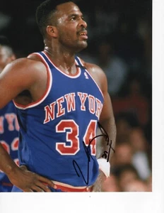 NEW YORK KNICKS CHARLES OAKLEY IN THE GAME SIGNED 8X10 - Picture 1 of 1