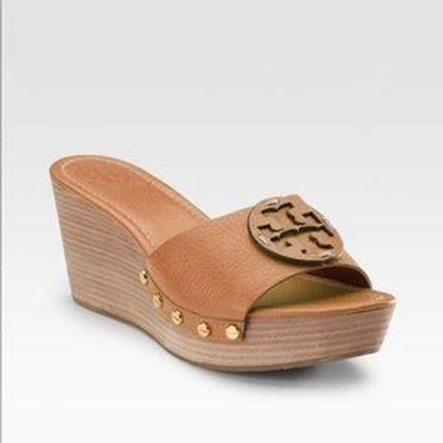 Sandalias Tory Burch Patti Cuña Deslizables Cuero Marrón Logotipo Repujado Tachonado Mujeres 8 Foto 1 de 4