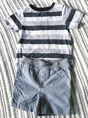 Conjunto de camiseta y pantalón corto de dos piezas - talla 18 meses Foto 1 de 4