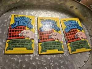 GRANDE LOTTO 3 CARTE GRATTA E VINCI TOPPS BASEBALL 1981 SIGILLATE 9 AMERICAN 9 NATIONAL EA - Foto 1 di 2