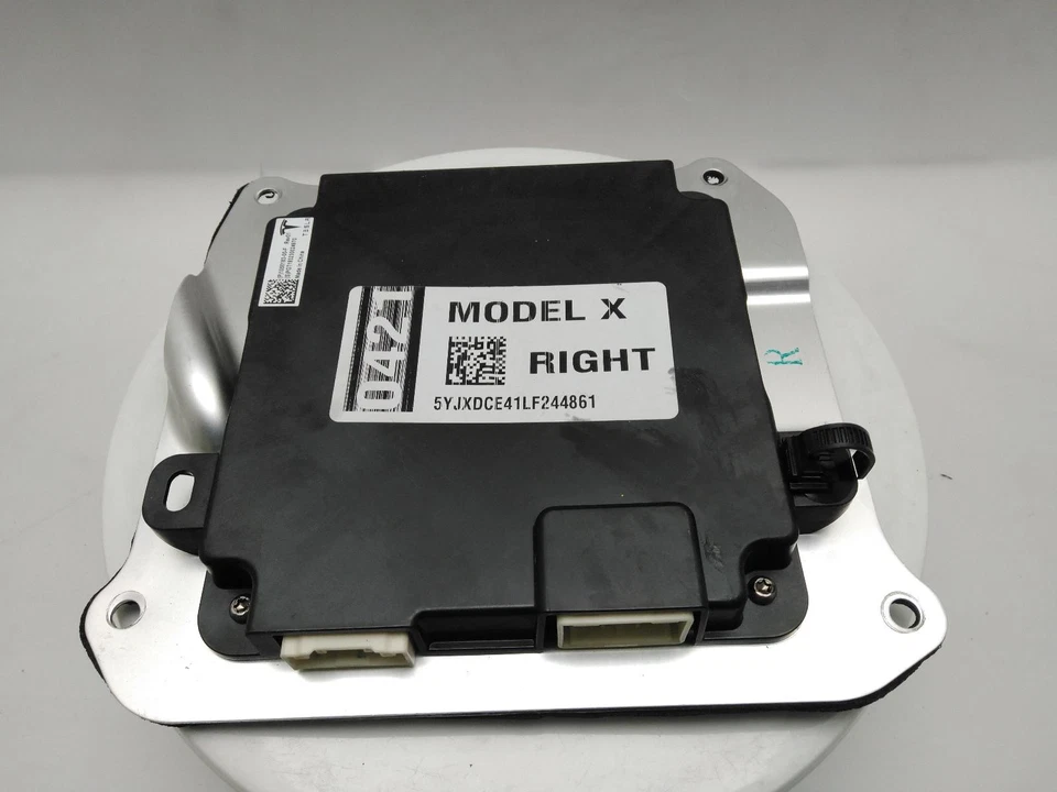 TESLA MODEL X O/S Front Door Control Module ECU 2015-2020 105018300F - Image 1 of 4