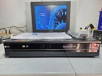 VIDEOREGISTRATORE VHS DVD LG RC389H PARI AL NUOVO DOTAZIONE ORIGINALE COMPLETA!! - Immagine 1 di 4