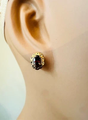 Estate 14K Yellow Gold Oval Rhodolite Garnet Stud Earrings - Imagem 1 de 4