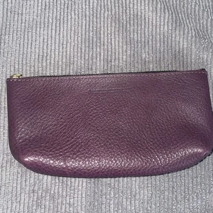 PORTLAND ARTÍCULOS DE CUERO PLG Bolso de Maquillaje Utilitario de Cuero Púrpura Bolso Cartera Nuevo sin Etiquetas - Imagen 1 de 10