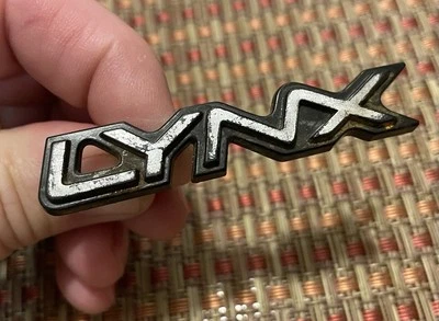 Adorno emblema pequeño vintage años 80 Mercury Lynx (ON-33-21) Foto 1 de 4