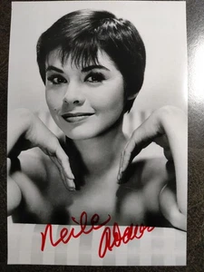 FOTO AUTÓGRAFA FIRMADA A MANO DE NEILE ADAMS 4X6 - ACTRIZ Y ACTRIZ STEVE MCQUEEN - Imagen 1 de 2
