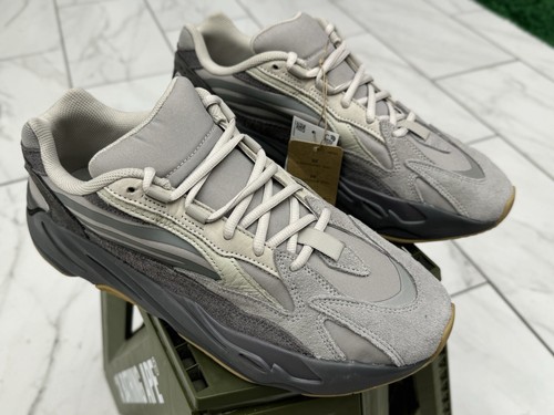 Taglia 9.5 Adidas Yeezy Boost 700 V2 Tephra