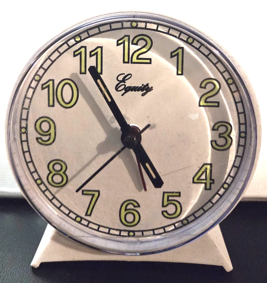 🔥🔥EQUITY BY LA CROSSE ANALOG QUARTS ALARM CLOCK #14077 WHITE *TESTED/WORKING* - Image 1 of 4