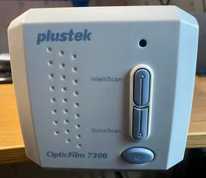 Plustek OpticFilm 7300 35mm film and slide scanner with case - Picture 1 of 6