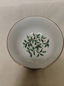 8 Lenox Christmas Holiday 5.5" Berry Bowls - Picture 1 of 2