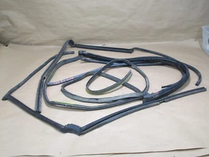 🥇1988 VW MK1 CABRIOLET LEFT & RIGHT DOOR HEADER UPPER WEATHERSTRIP SEAL SET OEM - Imagen 1 de 13