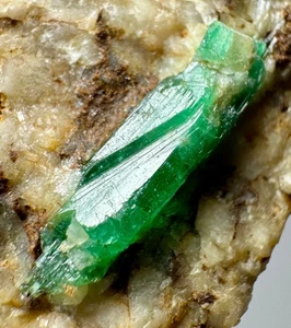 108 Karat gut abgeschlossene Top grüne Panjsher Smaragd Kristalle auf Matrix @AFG - Bild 1 von 10