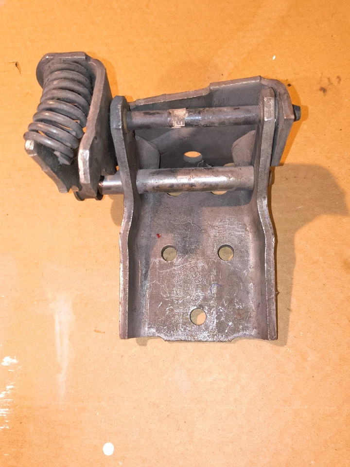 Bisagra de puerta inferior delantera derecha Skylark GS Chevelle GTO 442 1968-1972 Cutlass Foto 1 de 1
