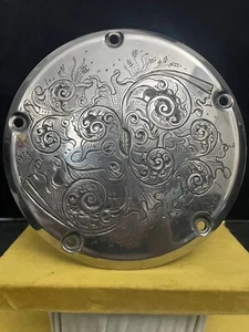 HARLEY DAVIDSON ANTIKE GEBÜRSTETE LEGIERUNG 5 LOCH DERBY ABDECKUNG MASSGESCHNEIDERT HANDGRAVIERT # - Bild 1 von 9