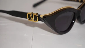 VALENTINO New Sunglasses V-GOLDCUT II Cateye Black Gold VLS-1114A-49 49 18 142 - Picture 1 of 9
