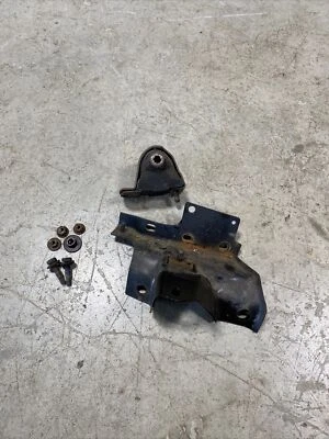 Jeep Cherokee XJ 1998 soporte de motor 4,0 lado del pasajero (W98T) Foto 1 de 4