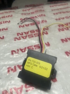 NISSAN EXT. ILUMINACIÓN DE SUELO CON LOGOTIPO *SOLO FUSIBLE* T99F4-6RR2B-1A PN 700-005 Ver foto - Imagen 1 de 1