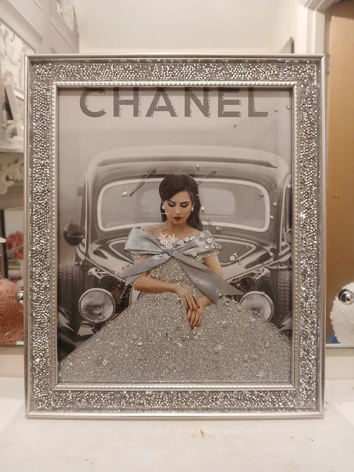 Cubierta de revista de moda para dama de 8x12" años 50 negro blanco plata estampado y marco Foto 1 de 4