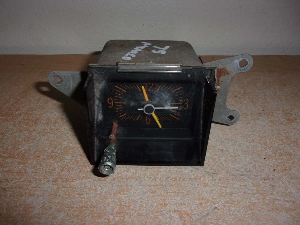 Dodge Royal Monaco Plymouth Gran Fury 1974-1977 reloj de tablero OEM Foto 1 de 4