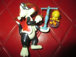 NAVIDAD Vintage LOONEY TUNES SYLVESTER & PIOLÍN ADORNO DE ÁRBOL DE PLÁSTICO - AÑOS 90 - Imagen 1 de 2