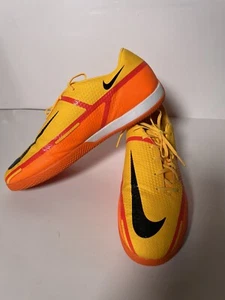 Nike Phantom GT2 Academy Hallenfußballschuhe – orange/schwarz Größe 11 - Bild 1 von 16