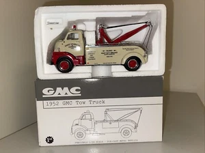 First Gear 1952 GMC Tow Truck Wrecker Ernest Holmes Trucking 1/34 Scale 19-2322 - Picture 1 of 6