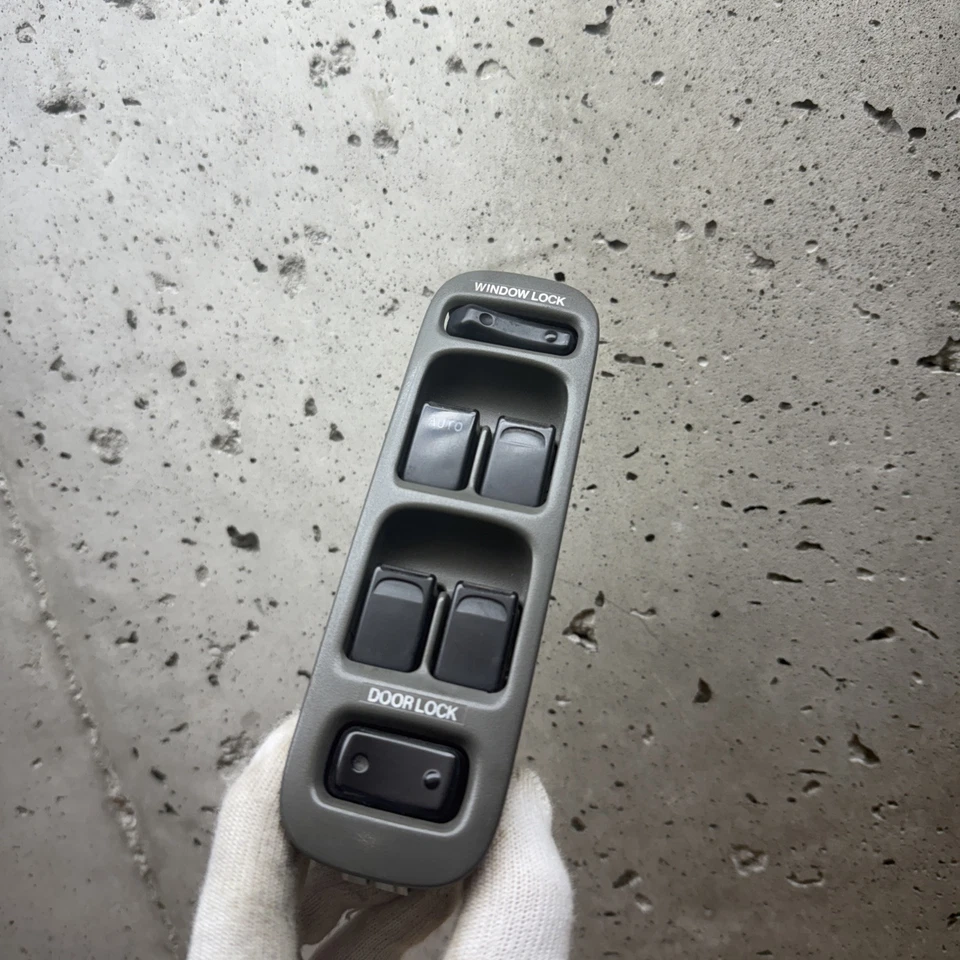 SUZUKI GRAND VITARA POWER WINDOW MASTER SWITCH MOLDURA CINZA 1999-2006 - Imagem 1 de 4