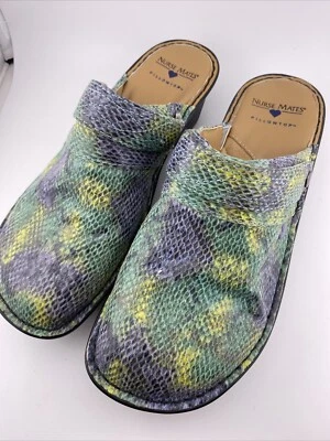 Zuecos Nurse Mates PillowTop "Gala" con tirantes mulas patrón de serpiente zapatos talla 7,5 M Foto 1 de 4