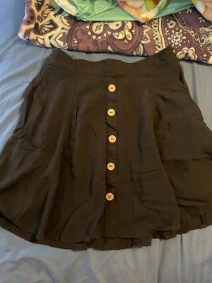 Falda plisada de lana frontal con botones ModCloth You Sassy Little Thing S Academia Goth Foto 1 de 4